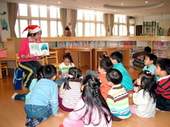 到兒童室聽故事,醞釀閱讀的幼苗。(岡山鎮圖書館提供)