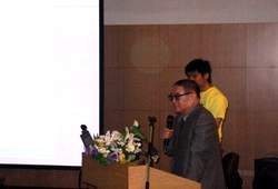 王振鵠教授受邀至政大演講。