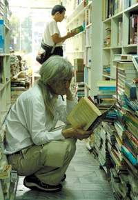 對老顧客來說，每次前往古原軒書店，總會帶著尋寶的好心情，東翻西翻。