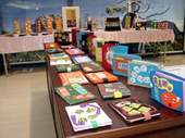 配合信義鄉農產品展示,圖書館也提供相關書籍。