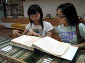 鍾肇政30 多年來的書簡資料集,形成館內「台灣文學的萬里長城」。。