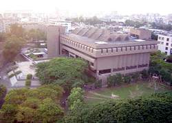中原大學圖書館外觀