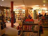 位於一樓的兒童書店，在這裡經常舉辦說故事和作家簽書會等活動。