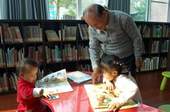 林俊亮夫婦打造親子圖書館，就是希望家長能陪伴孩子一起來讀書。
