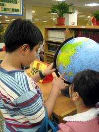 學校圖書館是充實知識的秘密基地。