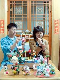 巫俊德傳承捏麵技藝，再創產業光輝。(巫家捏麵館提供)