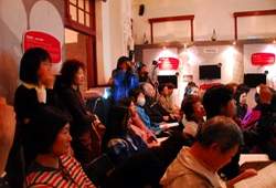 不少讀者，衝著駱以軍及幾米而來。