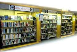 世界圖書專區廣受移民歡迎。