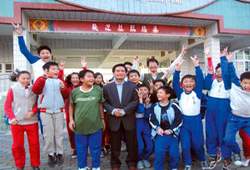 校長、教務主任與學生經常打成一片。