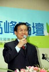 台南市長許添財積極打造閱讀的文化府城。