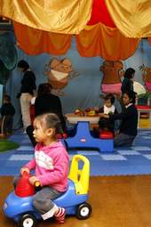 信誼親子遊戲區是經由幼教專家規劃而成。