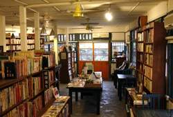 書本是時光二手書店內最好的裝潢。