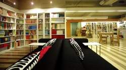 國家書店有許多舒適座位，讓讀者可輕鬆自在地閱讀。