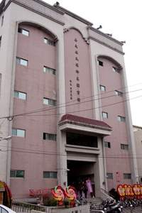 民雄鄉立圖書館綜合休閒文化的功能。