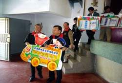 書香希望列車捐贈偏遠國中書籍。