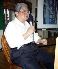 哲學詩人趙天儀。