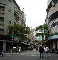 今日的繼光街曾是昔日繁華的榮町。