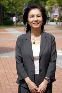 致力於圖書館教育研究的政大圖檔所所長王梅玲。