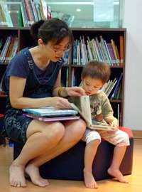 兒童閱覽室是親子共讀的樂園。