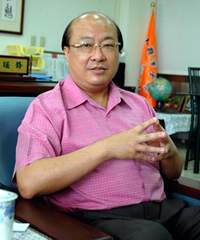 潭陽國小校長鮑瑤鋒。