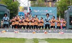 日語研究社在社大期末教學成果展上的精采演出，博得滿堂彩。