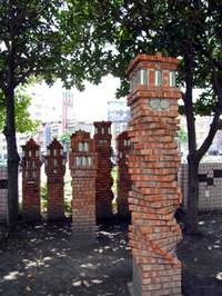 「記憶之柱」的公共藝術作品，代表對新莊仔磚窯的記憶與傳承。