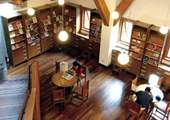 原本是海砂屋的北投分館，已經蛻變成美麗的綠色圖書館。