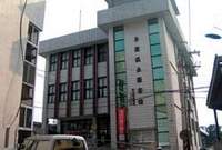 外觀樸實的卓蘭圖書館。