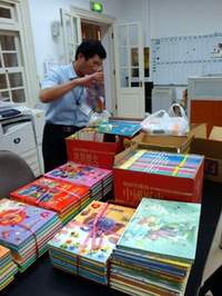 台灣文學館送愛心「書」入災區。