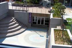 竹南鎮立圖書館下轄鎮立美術館。