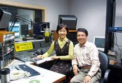 「愛文書房」每天早上在空中與宜蘭讀者相會。