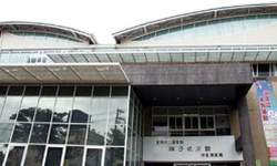楠仔坑分館建築屋頂象徵書本打開的意義。