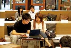 台中圖書館的喧鬧室已成為學生相互交流的首選之處。