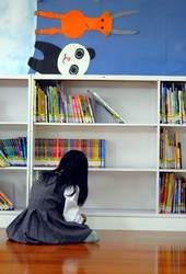 找尋自己喜愛的書享受書香。