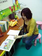 雙視書可以讓親子共讀。