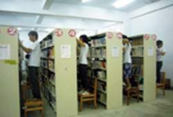 台大圖資系學生利用所學幫助蘭嶼圖書館。