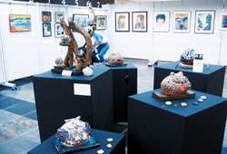 圖書館時常辦藝文展覽。