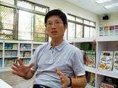 加昌國小校長張清茂將校園規劃成一本百科全書。