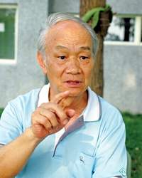 台灣鄉土詩人吳晟。