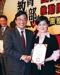 台北縣圖獲「閱讀推手」團體獎。