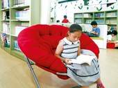 李珮清和所有同學一樣每天都期待到圖書館閱讀。