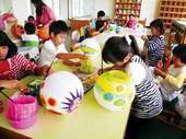 圖書館於假日辦理的燈籠彩繪活動。(新塭國小提供)