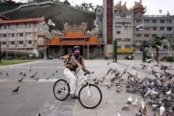 跟著圖書館旅行的路線，囊括在地美食、優美的城鄉景色，更深具台灣文化的魅力。