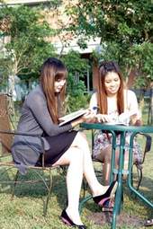 圖書館旁美景非常適合閱讀。