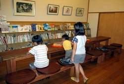 湯布院旅館的「閱讀角落」。
