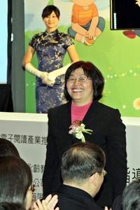 國中圖館長呂春嬌出席「愛在偏鄉」啟動儀式。