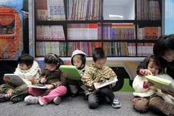 孩童們為閱讀科技之神奇如癡如狂。