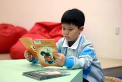 目前就讀國小一年級的王梓維一年看200多本書。