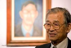 高齡90歲的國寶級文學大師陳千武創作不綴。(圖/台灣文學館提供)