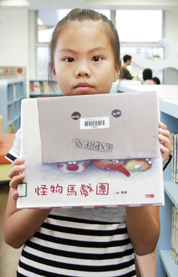 蘇羽美小妹妹，去年一整年共借了400本書，閱讀量相當驚人。